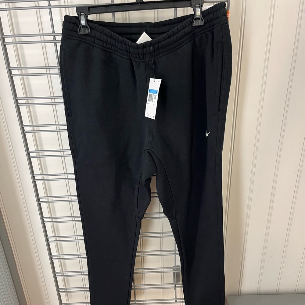 Nike Standard Fit Tapered Leg Sweatpants